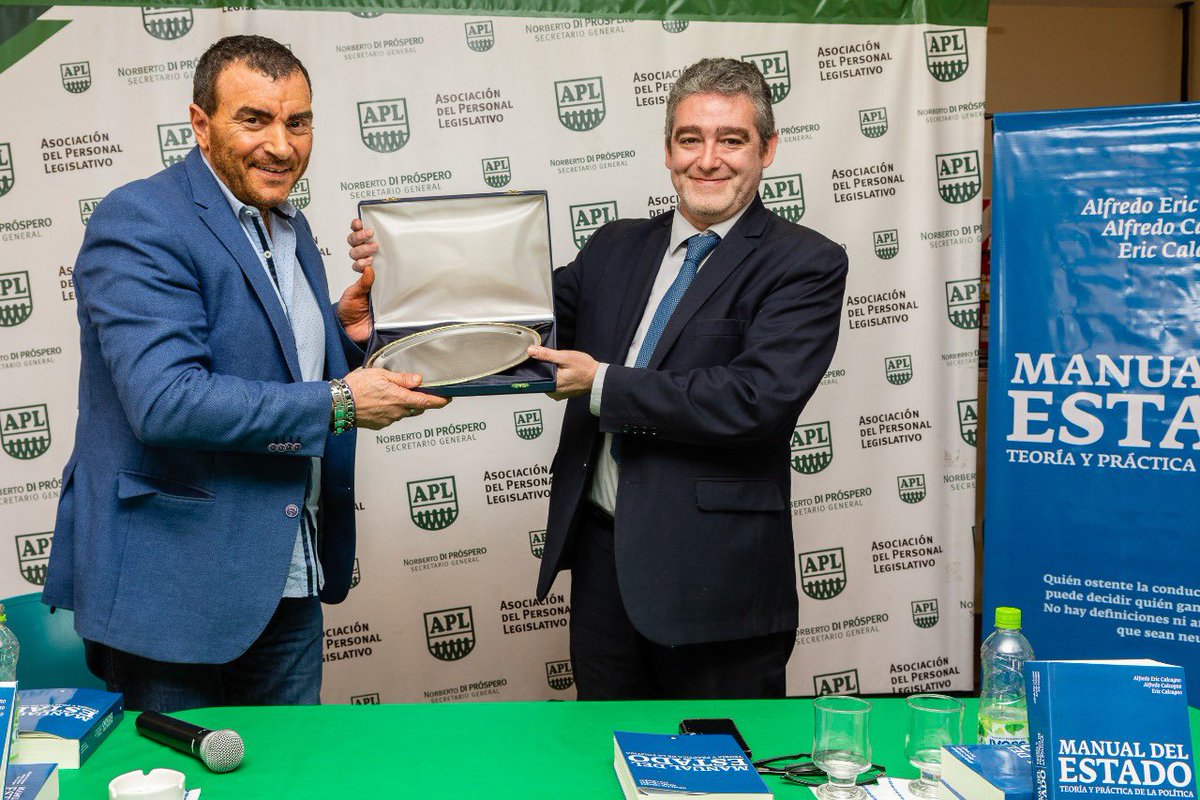 📖 Acabo de presentar “Manual del Estado. Teoría y práctica de la política” junto a mi padre y el compañero secretario general de los empleados legislativos Norberto Di Prospero en la Asociación del Personal Legislativo.

<a href="/Diprosperoaplok/">Norberto Di Próspero</a> 
<a href="/APLCongreso/">APL</a> 
<a href="/Aplorganizacion/">Apl OrganizacionyMovilizacion</a>
