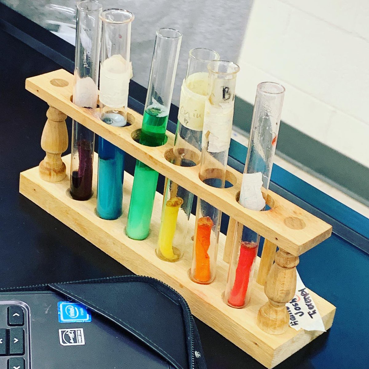 mrsV_df's tweet photo. #apbio has been killin’ it with transport labs this week and last!Check out these budding scientists “choosing their own adventures” with inquiry 🥳 #pridein5 #dfhspride #teacherlife https://t.co/JMwZxIaZIO