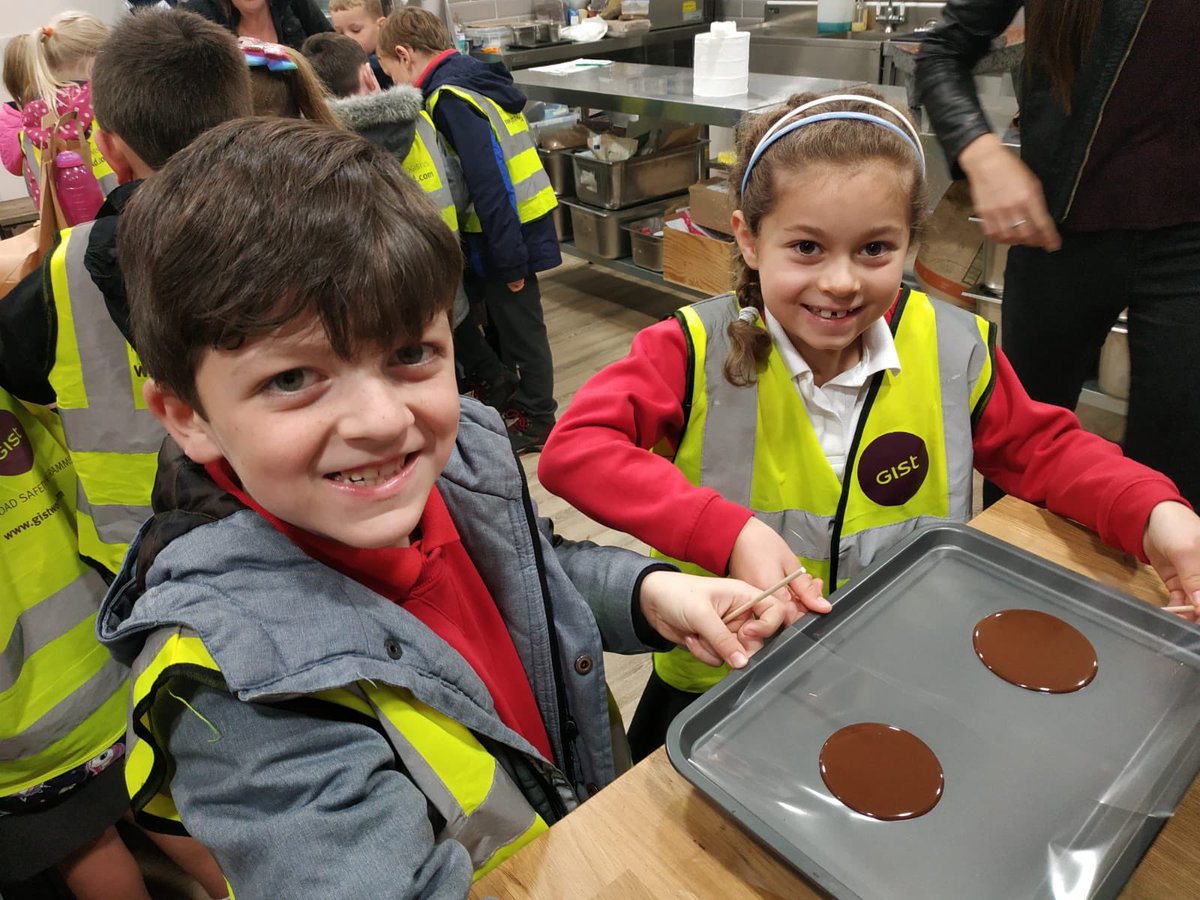 DringhousesPS's tweet photo. LKS2 have had a great morning at the York food festival. ๐๐ซ๐ง Our curriculum incorporates many of the fantastic things that York has to offer #DringCurriculum https://t.co/4tuwcqh1XE