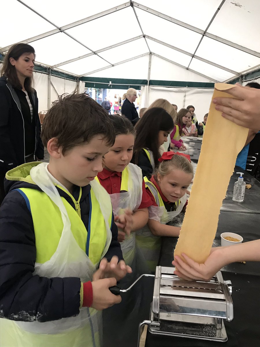 DringhousesPS's tweet photo. LKS2 have had a great morning at the York food festival. ๐๐ซ๐ง Our curriculum incorporates many of the fantastic things that York has to offer #DringCurriculum https://t.co/4tuwcqh1XE