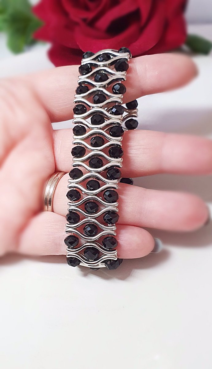 OliviaGraceJill's tweet image. Here’s a couple of stretchy sparkle crystal cuff bracelets in lilac &amp;amp; black available in my #etsy shop 🖤💜
Beadchicbyj.etsy.com
#crystalbracelets #cuffbracelets #sparklybracelets #christmasjewellery #halloweenjewellery #etsyseller #shopsmall #uksmallbiz #handmadeinyorkshire