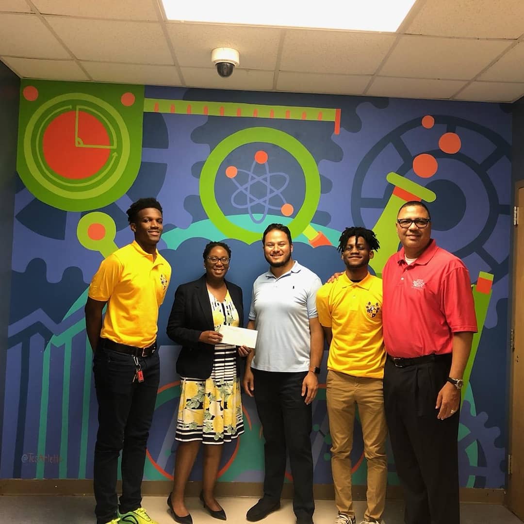 semlink's tweet photo. Thanks to the financial support of @JJAFOUNDATION today through our Experimental Design Program, we presented @APSBESTACADEMY w/ a check to purchase research supplies for selected students to conduct their experiments for the school Science fair cc: @drhafza
#STEMFairs https://t.co/c3yQe20mqy