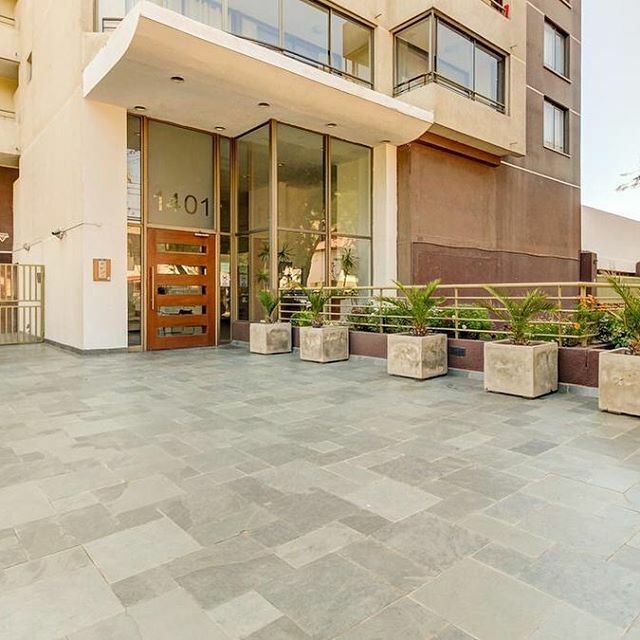 PROPIEDADESCAL2's tweet photo. ¡¡VENTA DEPARTAMENTO EN VIÑA DEL MAR!! 2 DORMITORIOS
1 BAÑO 
COCINA AMERICANA 
ESTACIONAMIENTO Y BODEGA 
EDIFICIO CON PISCINA, SALA DE ESTUDIO, CO SERJERIA LAS 24 HORAS, LAVANDERIA.

VALOR VENTA 103.000.000 
CONTACTO PARA MAYOR INFORMACION 
SOLO WATSAPP +56974954223 https://t.co/cSdQEQuhJm