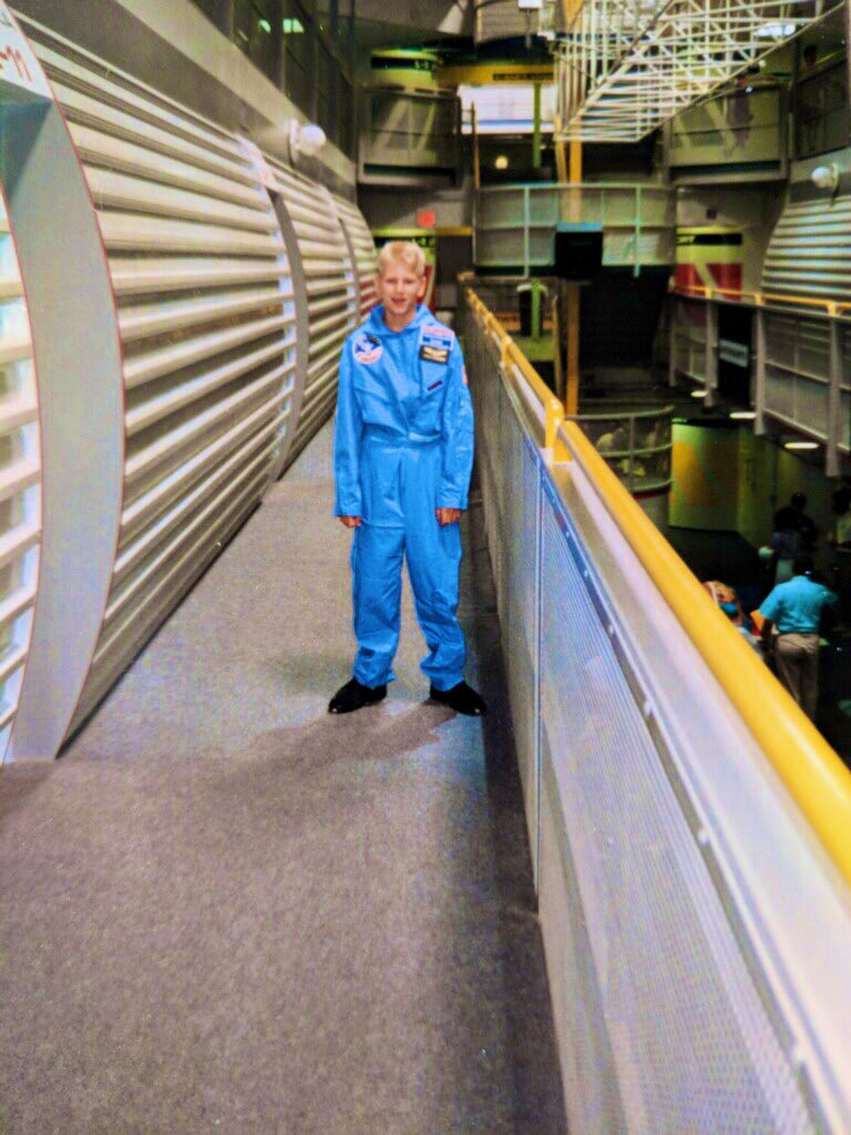 LPLunchClub's tweet image. We spoke with Mr. Kueltzo (@AdamKueltzo) to discuss his new job, his youthful days in space camp, and whether alien life may exist. #area51 
soundcloud.com/user-574968069…