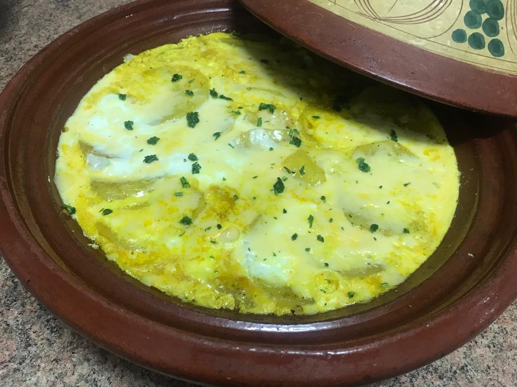 ComidaMarroqui's tweet photo. TAJÍN marroquí Fácil y con pocos ingredientes 
Seguro que son encantara 😍
Espero que os guste 🇲🇦💙
♡ COMIDA DE MARRUECOS♡
#comidamarroqui #couscous #cuscus #youtube #Marruecos #arabe #recetas
#tarta #bizcocho #chocolate #maroc
#tajin #huevos #verdura #patatas #vegano #recetas https://t.co/rNiTghtOOG