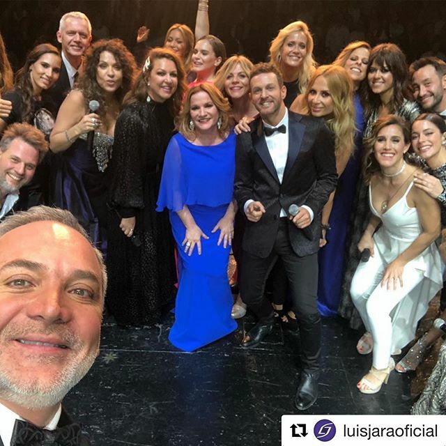 #Repost @luisjaraoficial with @get_repost
・・・
Fin de una noche única  #unicos en @teatro_real Madrid.  @patriciasosaoficial @axeloficial @lucianopereyraoficial @luciagalan.c @martisimasanchez @tinistoessel @marcelamorelook @kariprinceoficial @beberex… ift.tt/2mpaKgr