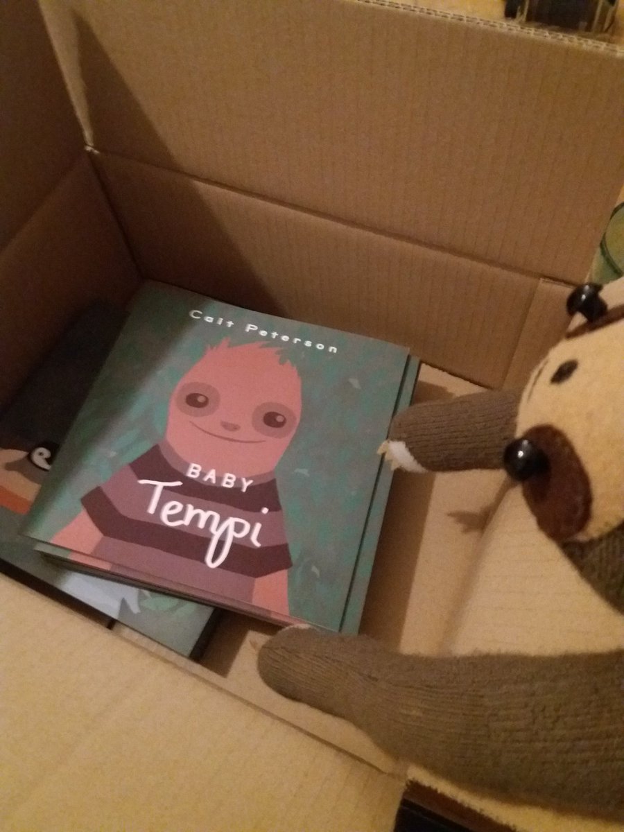 CaitPeterson's tweet image. My first big order of books arrived from IngramSpark today! 
Lento and I made a video to show them off - facebook.com/caitpetersonil…
More info on Baby Tempi can be found at caitpeterson.com/book

#sparkunboxing #BabyTempi #childrensbook #childrensbookillustration #sloth #penguin