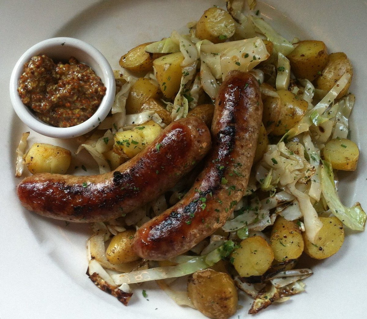 tumanstap's tweet photo. We're offering #Oktoberfest beers + @PaulinaMarket sausages through October 6! Enjoy #Hofbräu Oktoberfestbier and #Ayinger Oktober Fest-Märzen + a lineup of Chicago-made #festbiers. #tuesdaymotivation https://t.co/YneGDNMARY