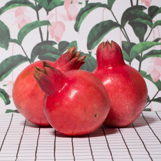 What's one of our favorite fruits? Yep, that Pomegranate got us bad! 

Yea we love the taste, the color, and that perfect crown on top! But more than everything its  the symbolism of this majestic fruit that keeps us addicted year after year! 

📷 via @rimon_pomegranate