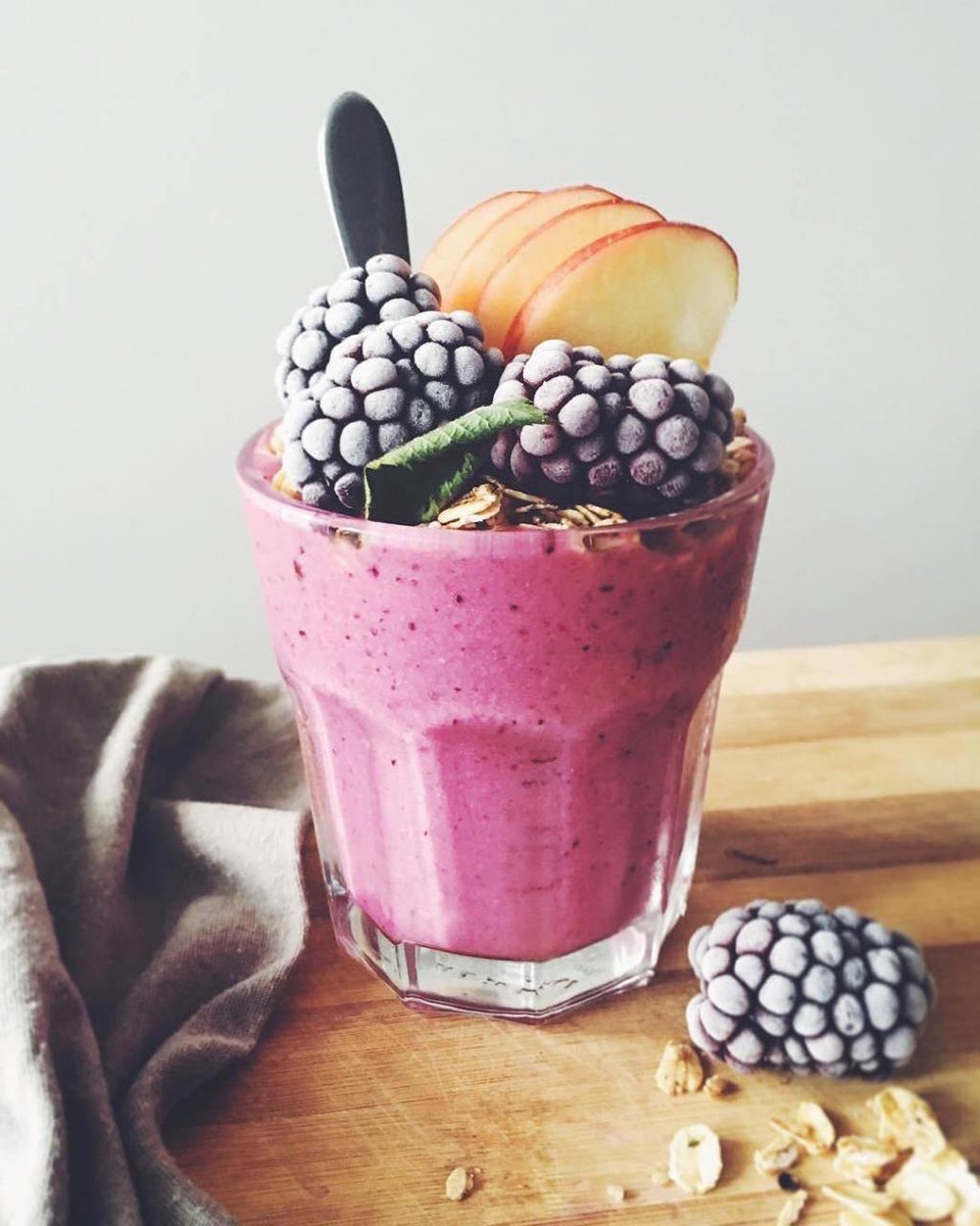 Apple &amp; blackberry smoothie with a date + hazelnut crisp topping by … lunchesanddinners.sargentorecipes.com/apple-blackber…