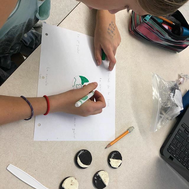 lague_edu's tweet photo. On reproduit les phases de la lune en Oreo https://t.co/2bboFikQoz https://t.co/Q5eJzyXYRK