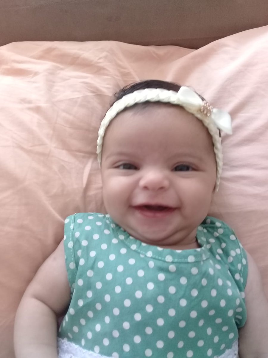 __thess__'s tweet photo. 3 meses da minha princesa esfomeada que chora de 2 em 2 horas querendo mamadeira ❤ #PrimaAma ❤😍🎀 https://t.co/lMHtePfE1C