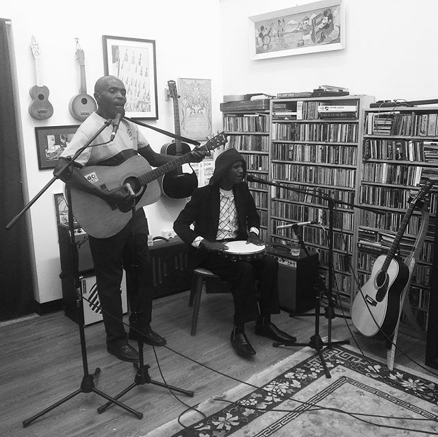 Live from Fretboard Journal in Seattle.

#songwriter#singersongwriter#indie#indiemusic#folk#folkmusic#indiefolk#indierock#Rwanda#world#worldmusic#Africa#Africanmusic#antirecords#instamusic#listentothis#glenhansard#seattle ift.tt/2lg1DOZ