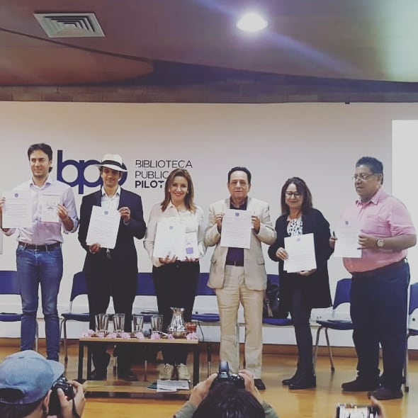 medellinfeliz's tweet photo. "Gema Mejía firma el gran pacto por las mujeres". Estamos comprometidos en la defensa de la Vida de la Mujer, La protección de la Familia liderada por ellas y el papel que desempeñan en la Sociedad.
#medellinunaciudadfeliz #medellinfeliz #colombiajustalibre #marcaleon #votaleon https://t.co/bI1OvN2ELf