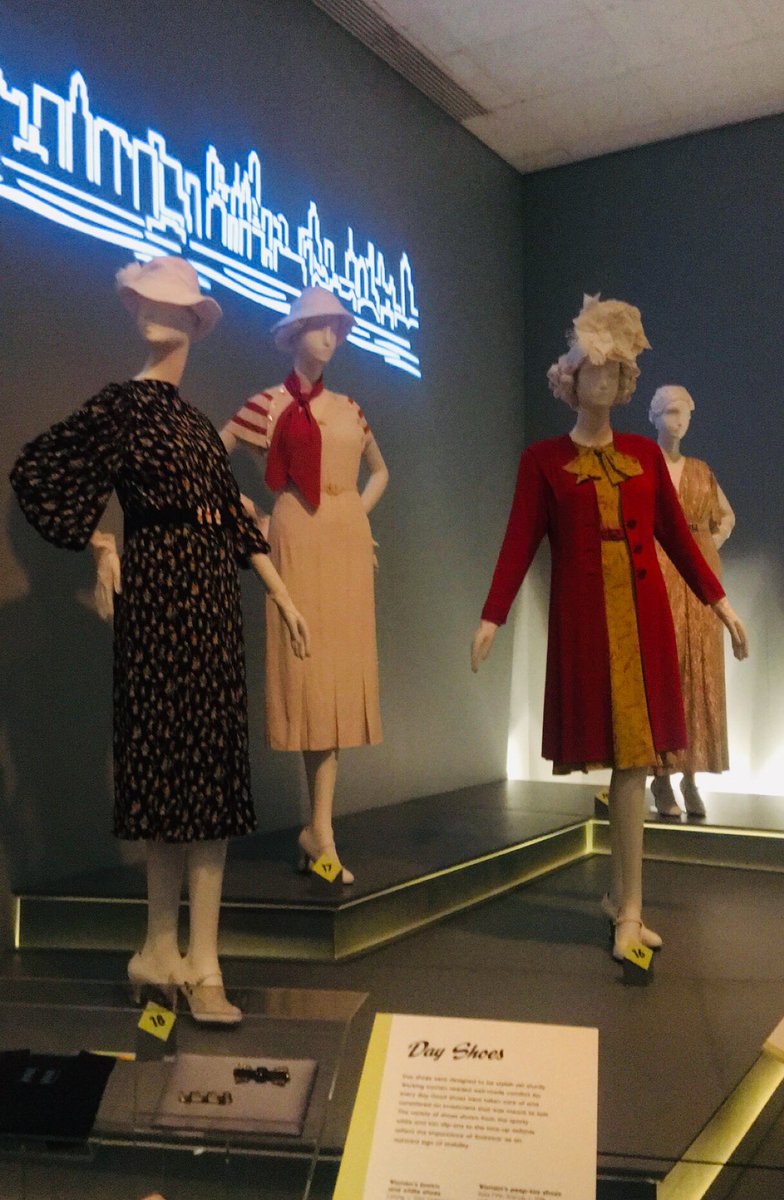 BreiannaRyle's tweet photo. The Silver Screen to Mainstream: America Fashion 1930-1950 exhibit at @ChicagoMuseum educates its audience on the repercussions precipitated by the Great Depression and the distraction of it with extravagant movies with extravagant Hollywood fashion. #profspin https://t.co/SuAHITk3qy