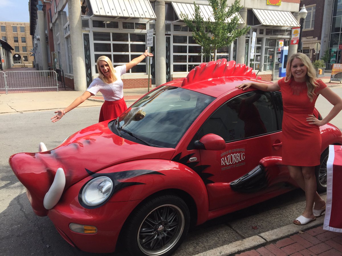 KATVElicia's tweet photo. They’re here! ⁦@UArkansas⁩ is taking over the River Market! #GoHogs #WPS #KickofftoCollege https://t.co/K000TZRyZ7