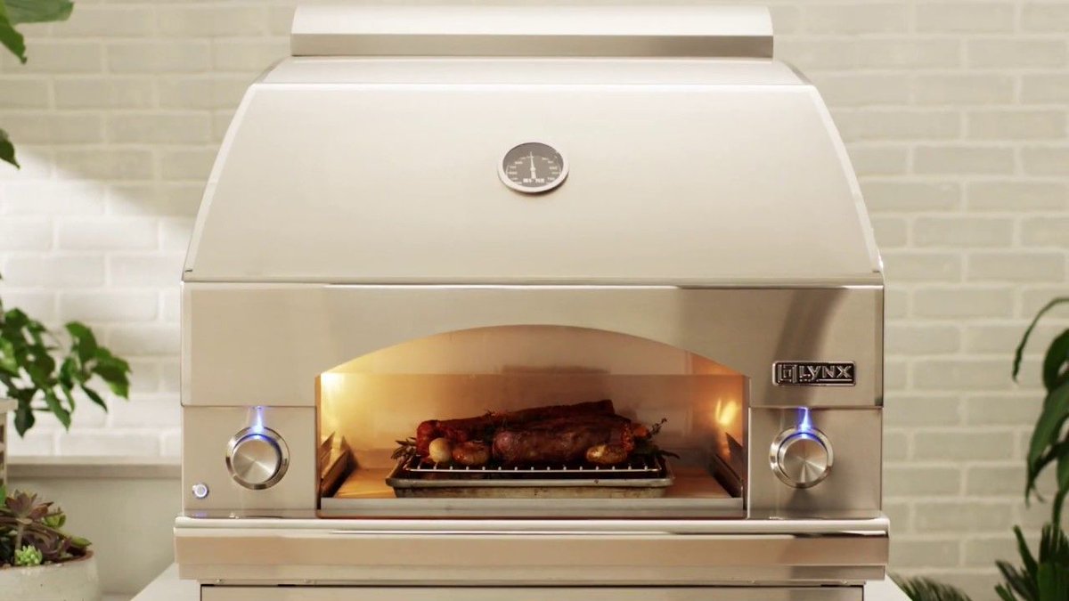 Have you seen Lynx Grills' range of outdoor ovens? Efficient, convenient and compact these ingenious ovens are the perfect addition to any garden. youtube.com/watch?v=E-YKib…
