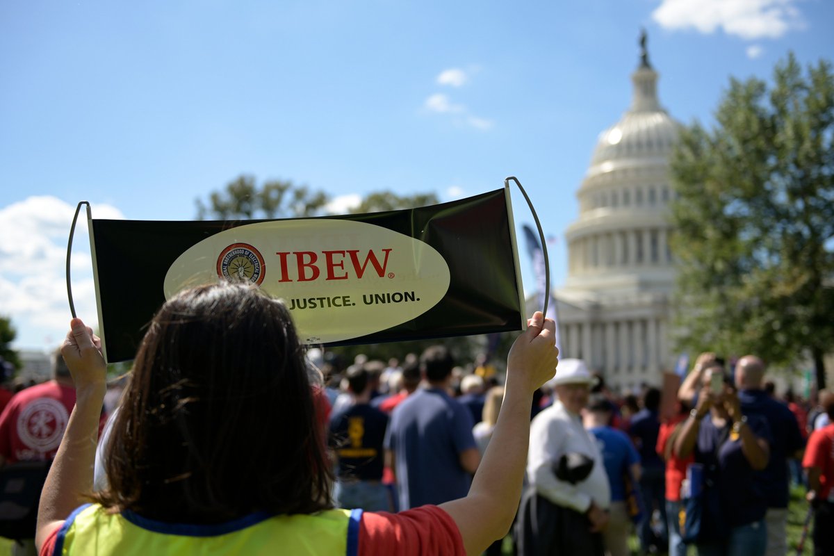 IBEW's tweet photo. The #IBEW was proud to stand with hard-working federal employees today in demanding this administration respect our rights to collectively bargain. #FedUpRiseUp https://t.co/K0Q3yCuhW0