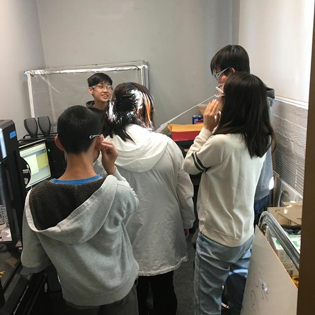 Yesterday we had the chance to take a break from the tote robot to explain our different sub teams to our recruits. Here’s our CAD Lead explaining the how CNC works! #frc4669 #omgrobots #firstroboticscalifornia ift.tt/2lqQ4Ex