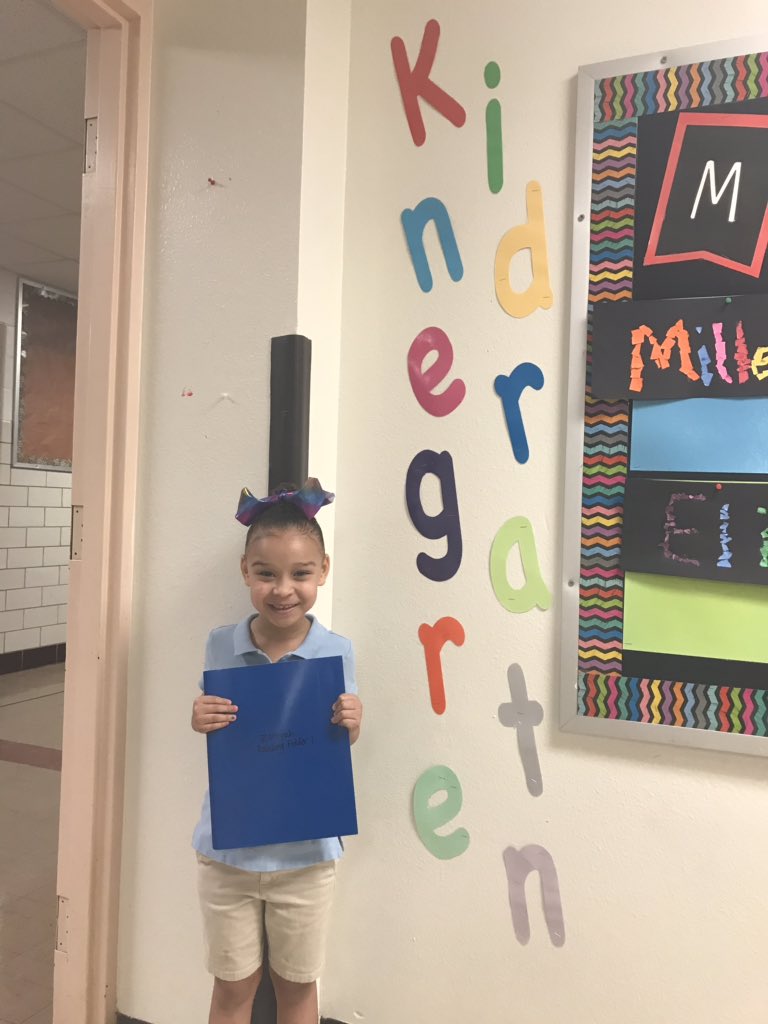 DavisBTW_Kinder's tweet photo. Another Kinder moving into the blue reading folder @BookerTWashElem #iamwfisd https://t.co/mjKj78wUqf