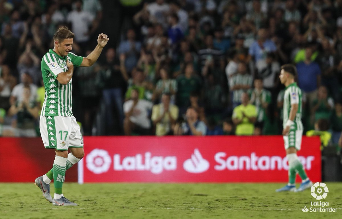 "Yo Por Ti, Tú Por Mí" 💚 

¡Joaquín y el Benito Villamarín! 

👏 <a href="/RealBetis/">Real Betis Balompié 🌴💚</a> 👏

#RealBetisLevante #LaLigaSantander