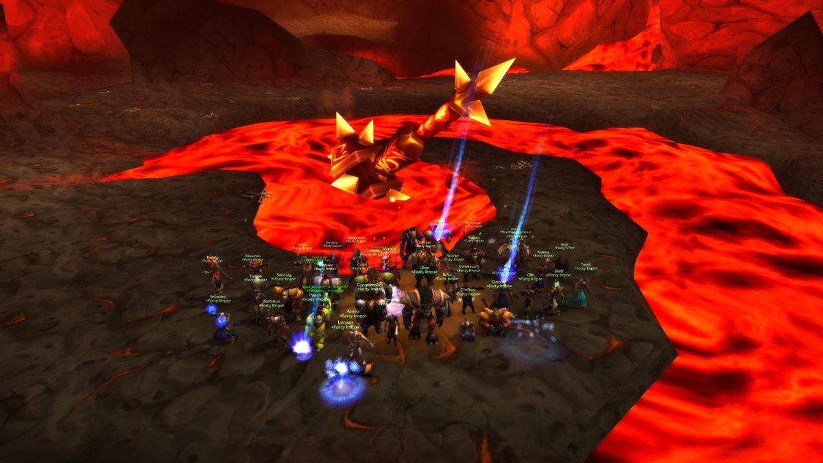 sirlemiaumiau's tweet image. Da liegt die Sau! Urkel hat erfolgreich getankt, als Ulon fiel :D
Forty Imps auf Venoxis.
35 Leute, 2 davon auf 57.
Ony down, Raggi down, Urkel hat ein Kopf, ab geht's!
#wowclassic #classicwow #maintank #warrior