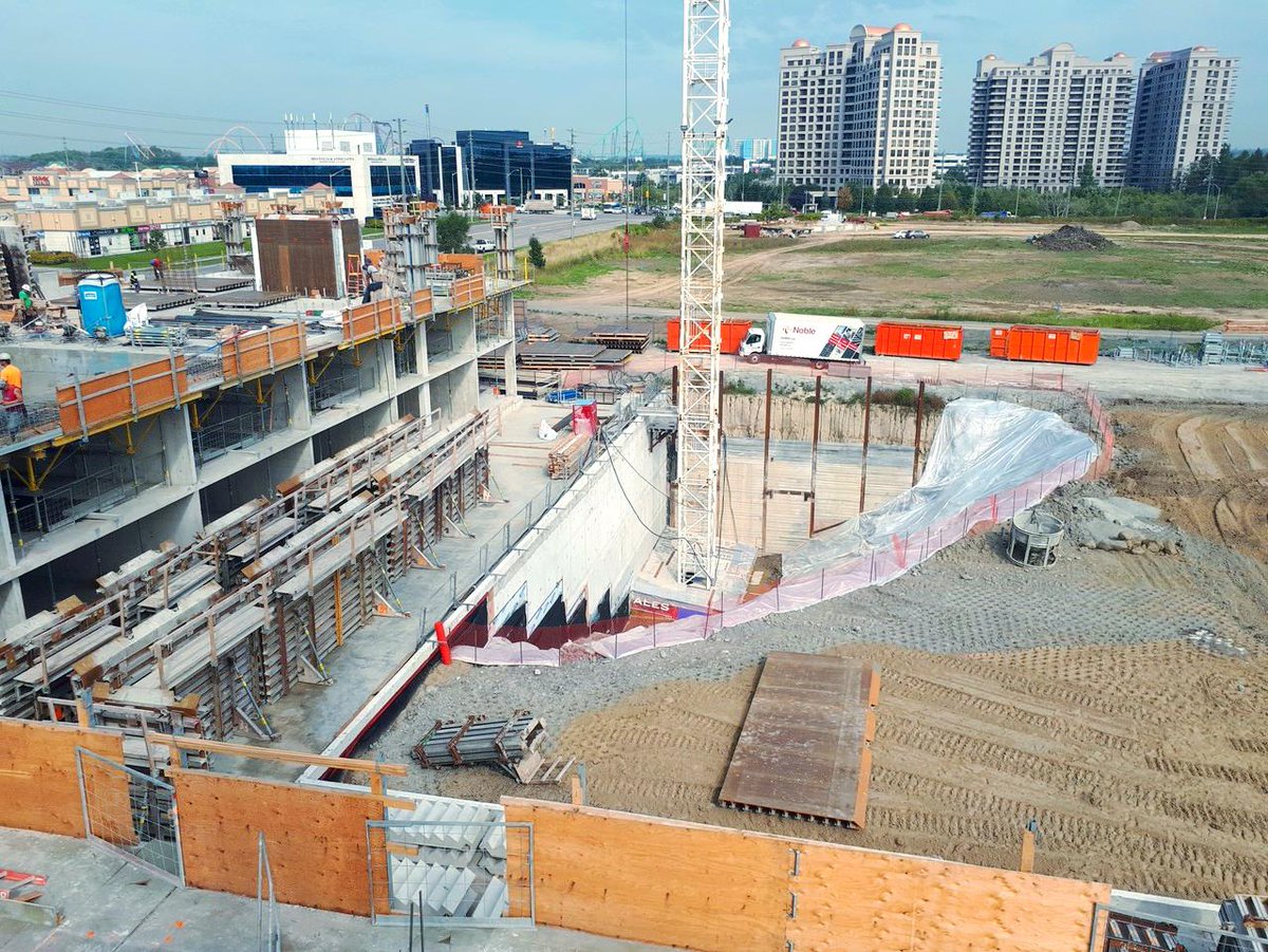 Vaughan’s luxury condominiums from Solmar Developments will soon be soaring above the city! No doubt that the Park Avenue Place condominiums offer the best location in all of Vaughan. Only 8 larger luxury appointed suites still available! Office is open by appointment only.