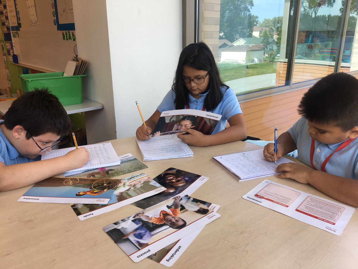 ckwiatkowski712's tweet photo. Students working hard on vocabulary. Each student writes questions using their vocabulary words and then they have a friend answer them! #vocabularywork #4thgradersworkinghard #bobcatpride #Burbank111 https://t.co/oWU9O9RP44