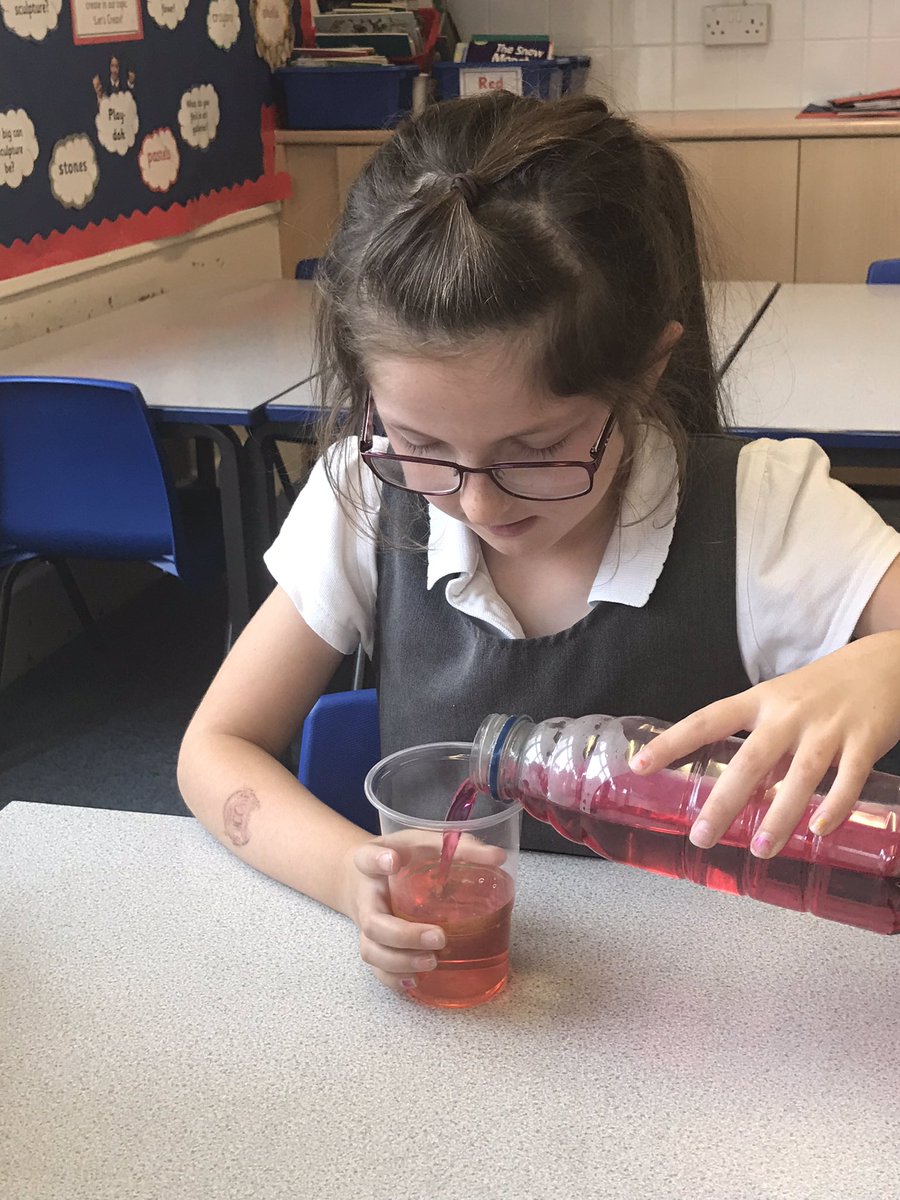 DeltaRowenaAc's tweet image. Science is fun! We loved our 'Colour Splash' investigations at our first Science Stars club. #sciencestars