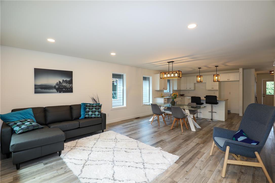 PropertyGuideMB's tweet photo. SEPTEMBER COVER PROPERTY

40 Birch Street, Grunthal

2 bdrm, 2 bath home features custom white kitchen, natural lighting, main floor laundry, high end lmainate flooring &amp; beautiful secluded yard. Priced at only $230,000! Quick possession!

Need more info? https://t.co/mW94AT2laG https://t.co/dMwNOm5Igf