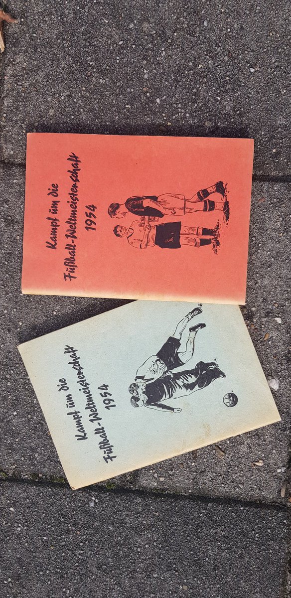 spiekerJ1's tweet photo. Heute von Vater geschenkt bekommen. Hat er sehr dran gehangen und damals als Jugendlicher gesammelt. Habe mich sehr gefreut. #WM54 https://t.co/w6v1LBOV2k