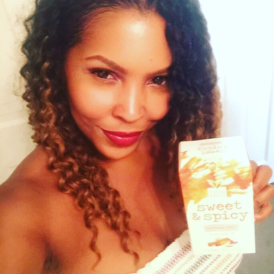 kimberlybrewer1's tweet photo. YAAAAY❗️Happy Tuesday Everybody ❗️Even if you’re laughing alone, it’s good to be able to laugh at yourself sometime❗️🙏🏾🙋🏾🤷🏾♀️❤️🥰🤣💃🏽❤️🦋🙌🏾💯❗️
#goodearthtea #sweetandspicytea
#keeplauginglovingandsmiling #lifeisgood #Godisgreat https://t.co/AZAA9WtcTB