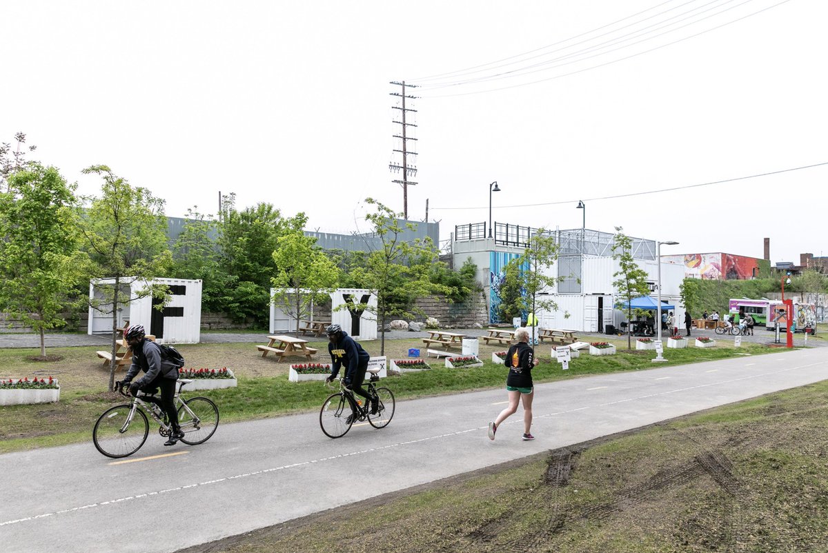 ElementDetroit's tweet image. Happy first day of fall! Make the most of the season by grabbing a pal, a bike, or a four-legged friend and heading over to the Dequindre Cut!