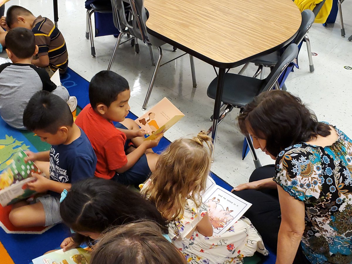 CoolSpring_ES's tweet photo. Our Kindergarten readers enjoyed acting and talking like the characters in their books! Our teachers loved talking and conferring with students! @PathwaysLCPS #csp20 https://t.co/yI9b13x28b