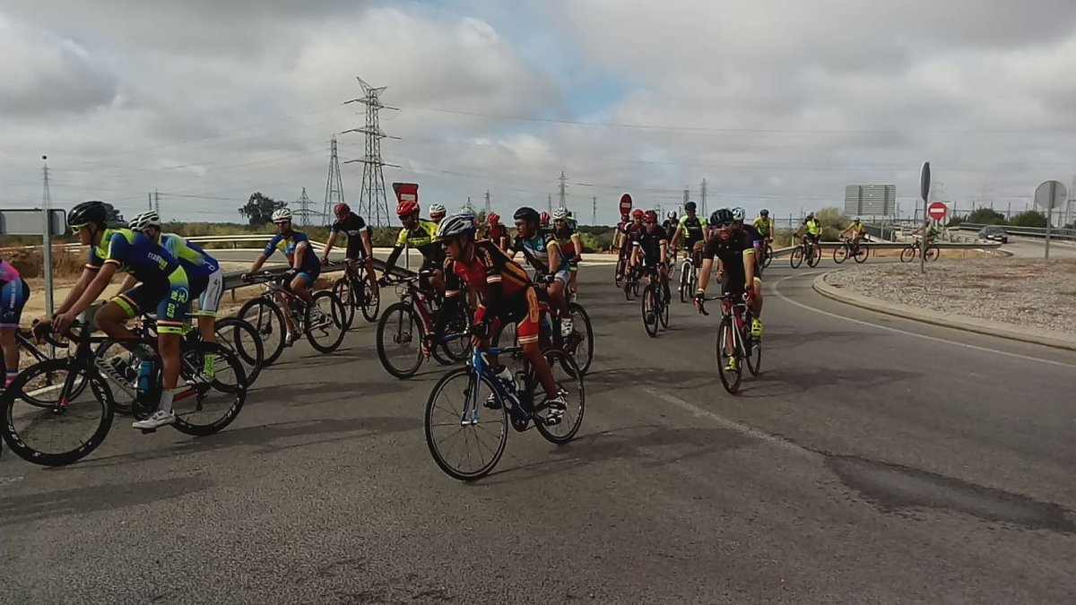 RCAndaluciaa's tweet photo. Gran fin de semana durante el Reto 24h por la Conciencacion y Respeto en la Carretera. Con mucho agua y aire. Sin el apoyo de todos los ciclistas que nos acompañaron no hubiera sido posible llegar a las 575km Gracias a tod@s!!!! #cycling #ciclismo #wielrennen #utrera https://t.co/U5R2XWs2Am
