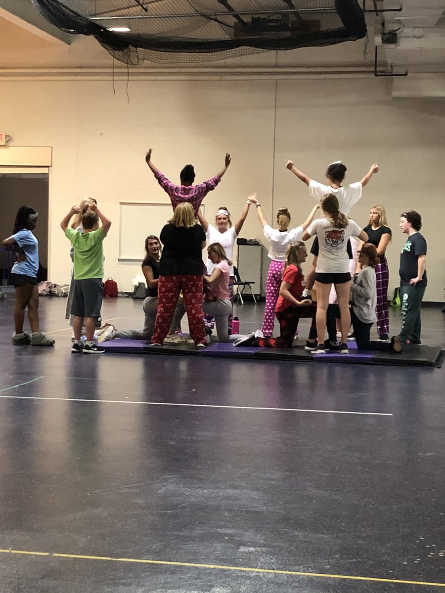Prepping for Homecoming Week Festivities!! #sparklelove <a href="/b_pearson/">Brent Pearson</a> <a href="/cmude13/">Christine Ude</a> <a href="/EHSActivityDir/">Eureka HS Activities</a>