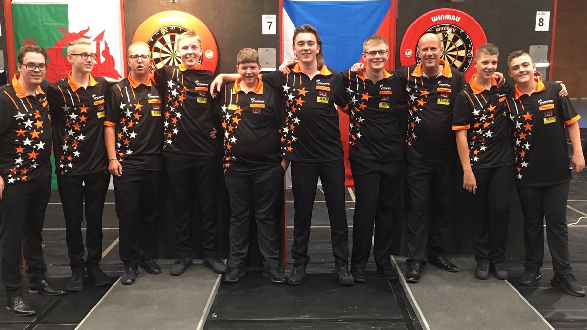 🥂🏆 | Wow! Two Dutch teams in the final of the JDC World Cup in Gibraltar. So much talent! Future is bright! 

Thanks to Steve, Darren and all the staff of the @JDCdarts for running the show professionally and smoothly! 👍

Thanks also to <a href="/MvG180/">Michael Van Gerwen</a> for supporting our 2 teams! 👊