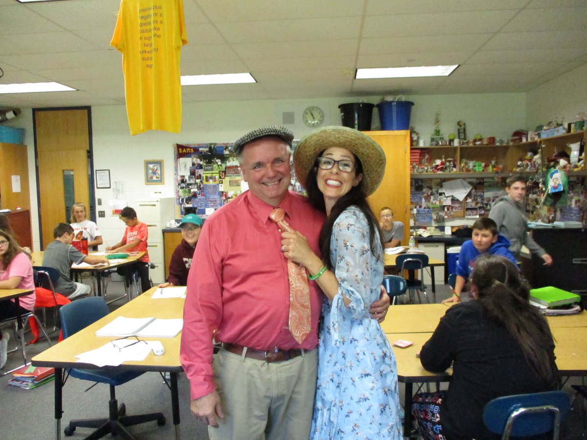 DmsWolves's tweet image. Hat Day!