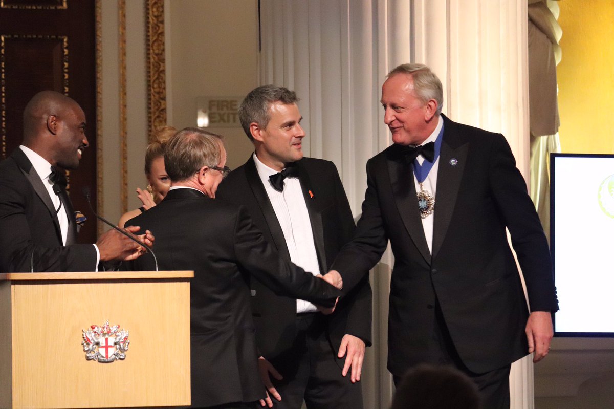 The first award of the evening is the @HoTC_UK Award for #businesses who have recently set up a strategic approach to community engagement. The winner is <a href="/Formation_Arch/">Formation Architects</a> for their Formation Community responsible business programme #DragonAwards