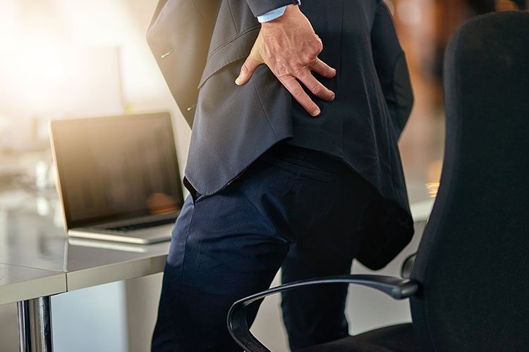 Resmed's tweet image. Sleep apnea and back pain are commonly experienced together. Here's a few DIY tips and habits to help alleviate the more serious effects: ow.ly/CdT850w8Kli #sleepapnea #backpain