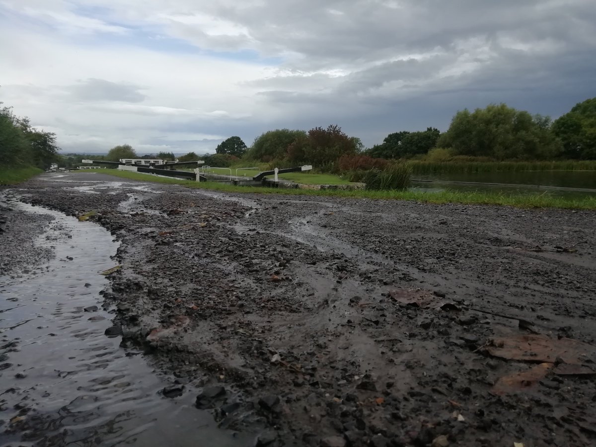 4 VLKs assisting boats despite the heavy rain showers today