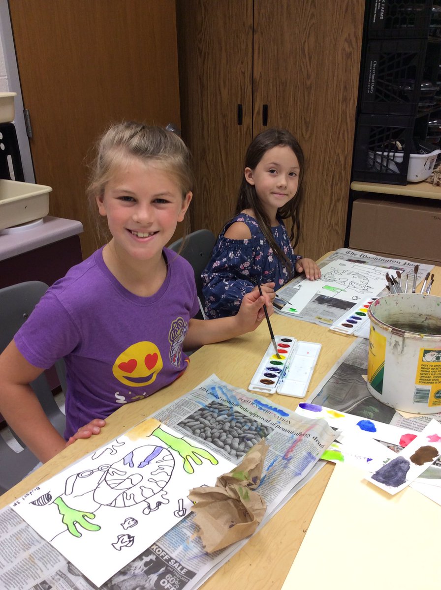 kfinkART's tweet photo. 3rd grade students are working on their shell paintings in the art room! @kfinkART @RoundHillES #rhes19 #rheawesome https://t.co/k4521lWoz7