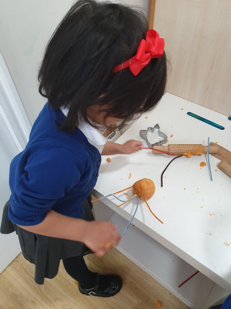 RBentley_REMAT's tweet photo. Making spiders using playdough and pipe cleaners. #incywincy #howmanylegs? https://t.co/yYzimiBSlg