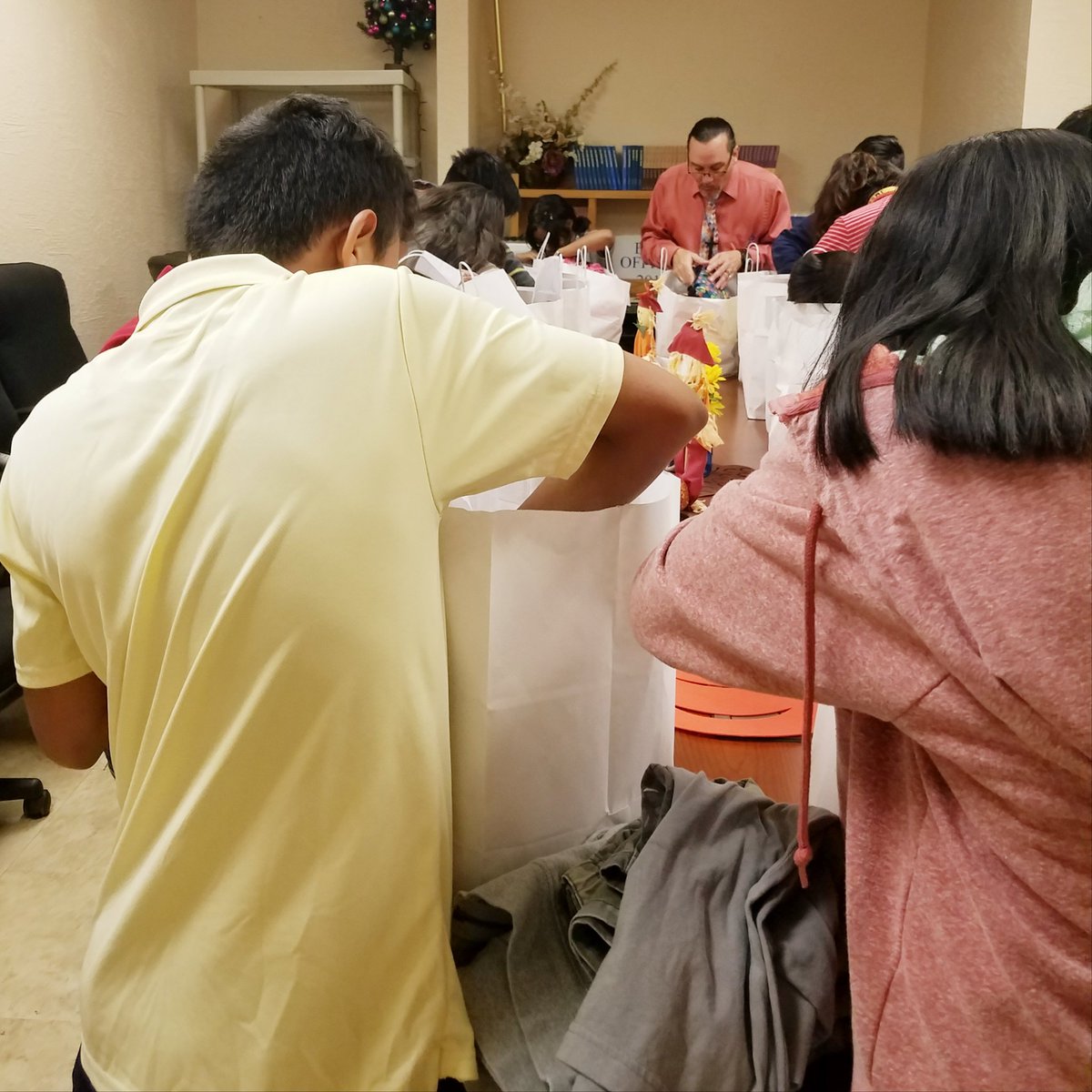 JodyNolf's tweet photo. What a great end to the day. We are truly blessed @Jupmiddle to receive personalized bags for our newcomers. El's received school supplies, clothes, & shoes, but these gifts spread love to the entire family ❤ #TheGivingClosetProject @JulioVegaJunior #lovemyjob https://t.co/J0680rB73N
