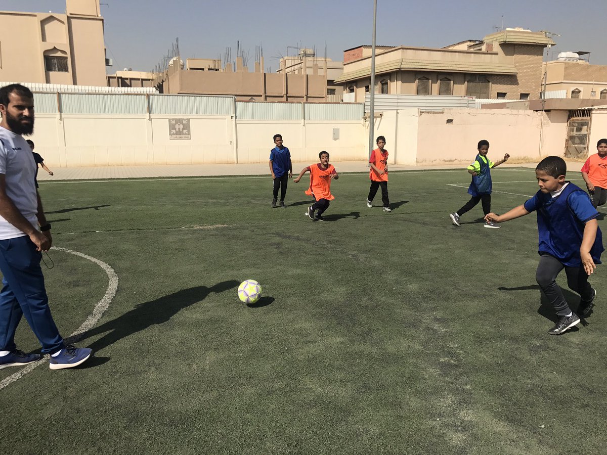 hmzah_school's tweet photo. ضمن فعاليات اليوم الوطني ٨٩ 
وتحت شعار #همة_حتى_القمه
وبحضور وكيل المدرسة للشؤون التعليمية أ/ ناصر الجريد  
اقامت المدرسة دوري لكرة القدم تحت إشراف معلم التربية البدنية
 أ/ فهد القحطاني .
#همة_التعليم_قمة_الوطن 
#اليوم_الوطني89 
#نشاط_العزيزية 
#مكتب_التعليم_بالعزيزية https://t.co/6sSZG45zcU