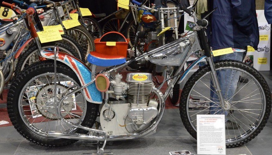 UprightSpeedway's tweet photo. #TwoValveTuesday. A lot of parking tickets https://t.co/DDwreucViY