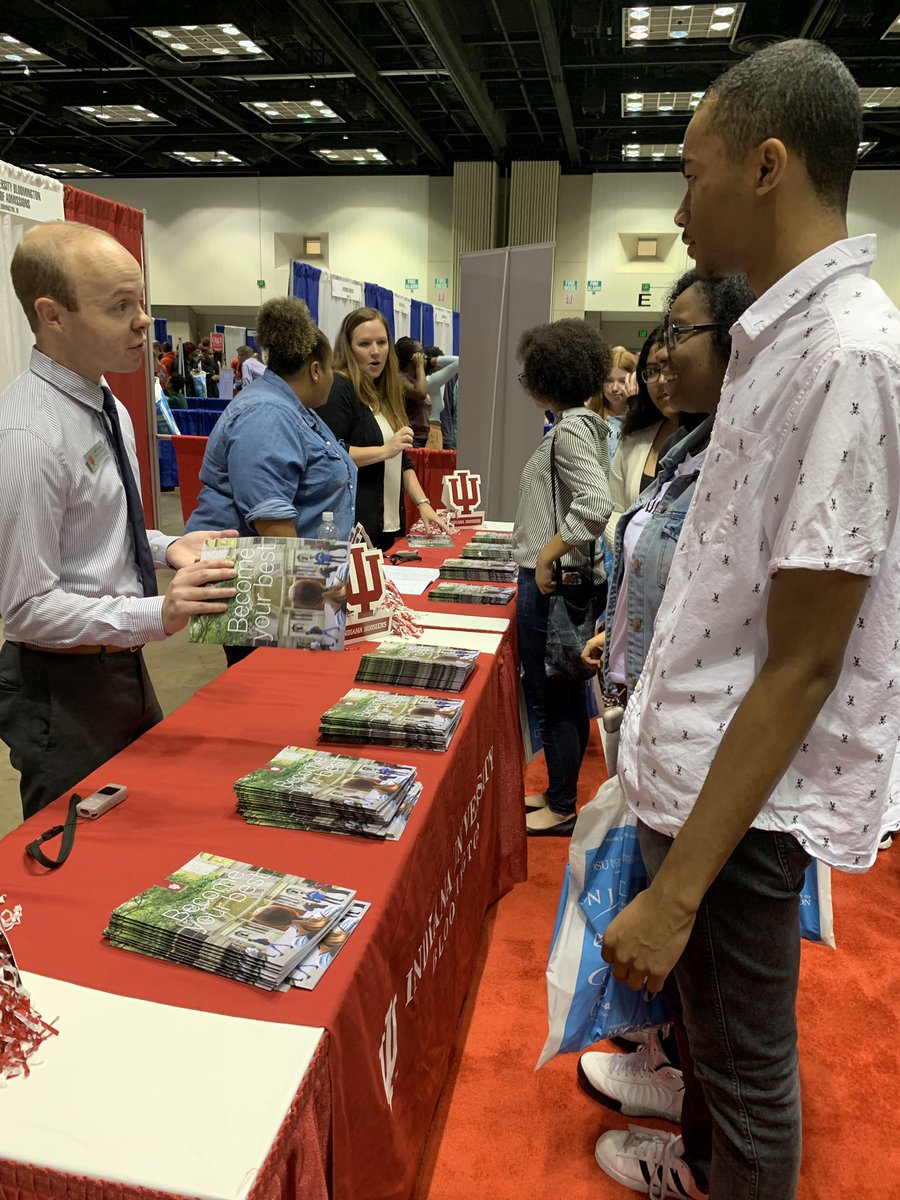 JennKahnAcademy's tweet photo. Today’s National College Fair downtown was amazing! Our seniors were able to discover 100+ colleges from all over the world. This is always one of my favorite field trips! @NACACFairs @BDUtv_News #CollegeGoWeek #WeAreWayne https://t.co/FfhNUibk9F