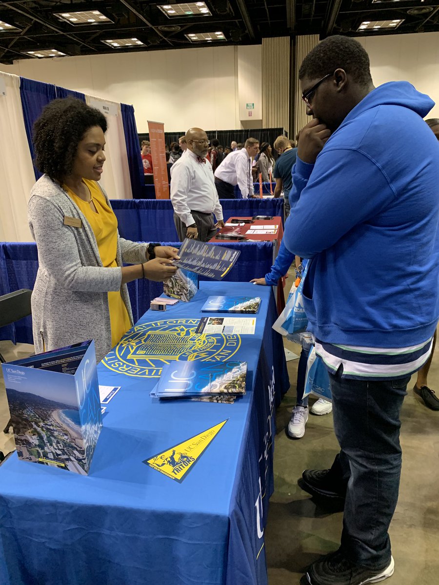 JennKahnAcademy's tweet photo. Today’s National College Fair downtown was amazing! Our seniors were able to discover 100+ colleges from all over the world. This is always one of my favorite field trips! @NACACFairs @BDUtv_News #CollegeGoWeek #WeAreWayne https://t.co/FfhNUibk9F