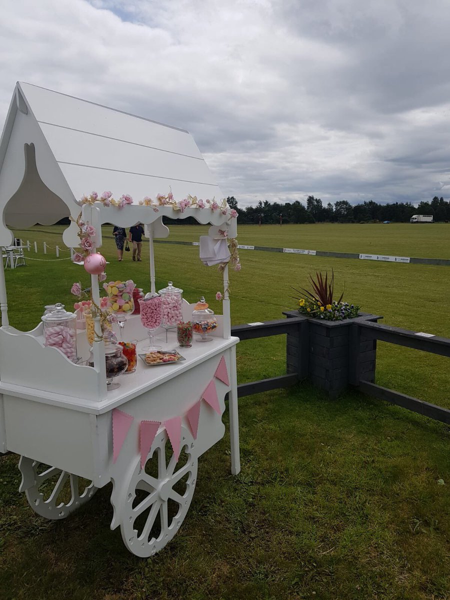 CartsByHelen's tweet photo. Our gorgeous sweetcart on the real housewives of Cheshire last night,at the polo &amp; a prime spot for all the falling out in front of it 😍💕😍 #housewives #chesire #sweetcart #sweets #events https://t.co/lPAm9l1cXf