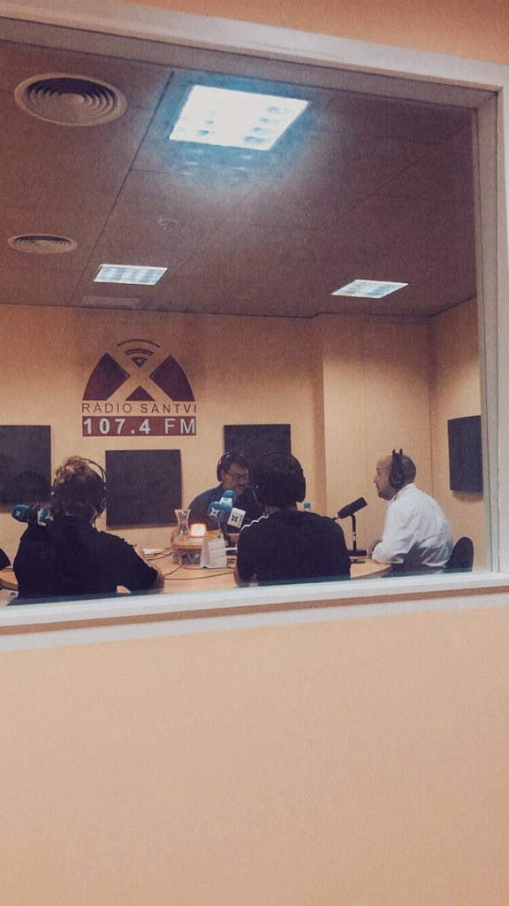 marsisalut's tweet photo. Esta tarde hemos compartido con nuestros amigos del @pas0_radio un buen rato explicando nuestros nuevos proyectos y experiencias vividas este verano. Nos oímos cada martes de 20-21h en @Radio_SantVi https://t.co/2WdSRUnfQ1